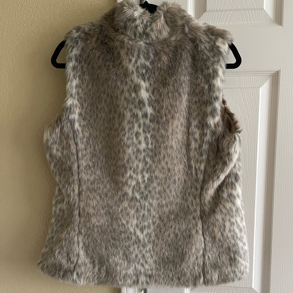 Banana Republic Leopard Animal Spotted Faux Fur Vest (size M) - Picture 2 of 5